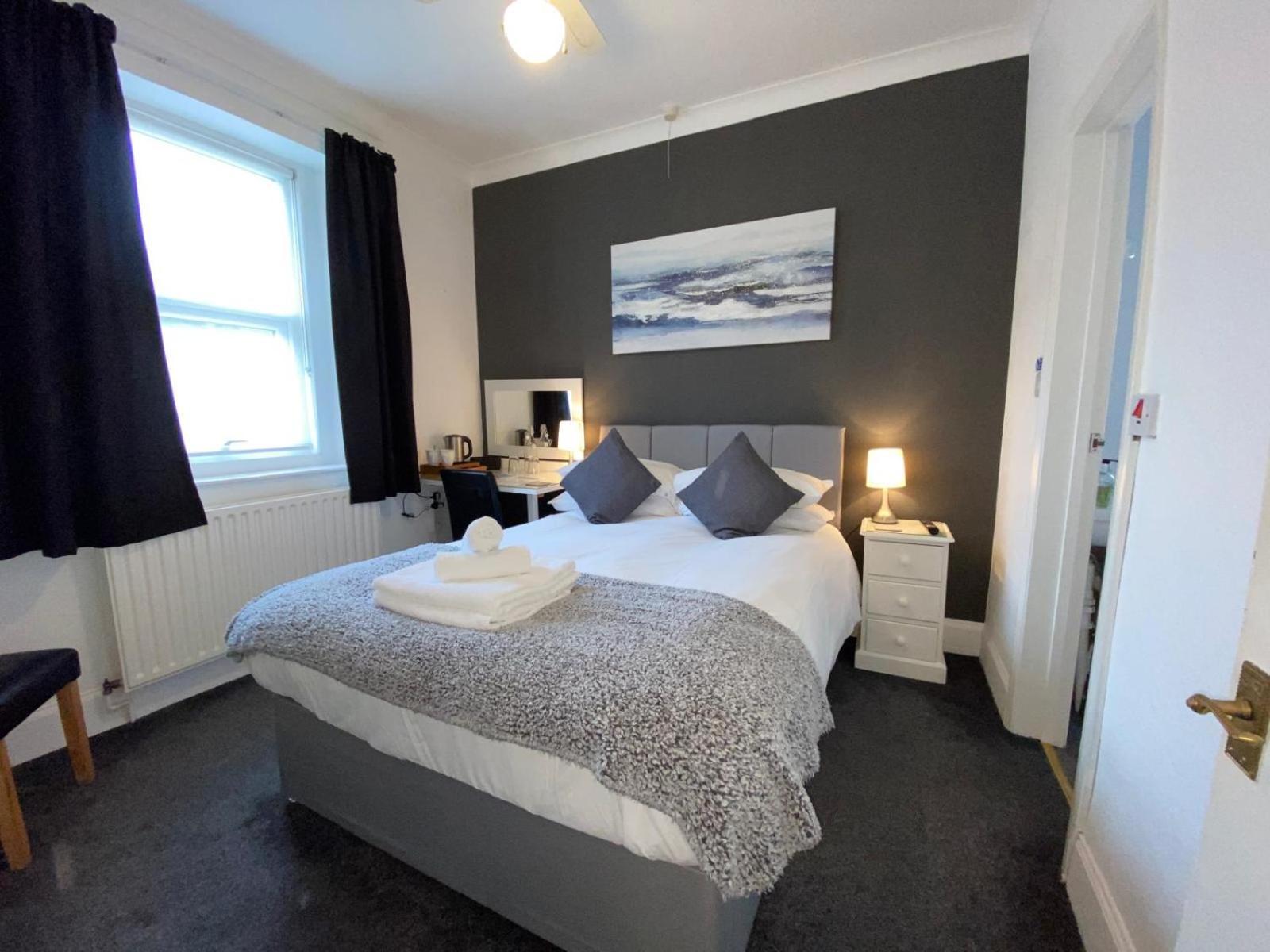 Heathcliff House B&B Exclusively For Adults Free Large Carpark 토키 외부 사진