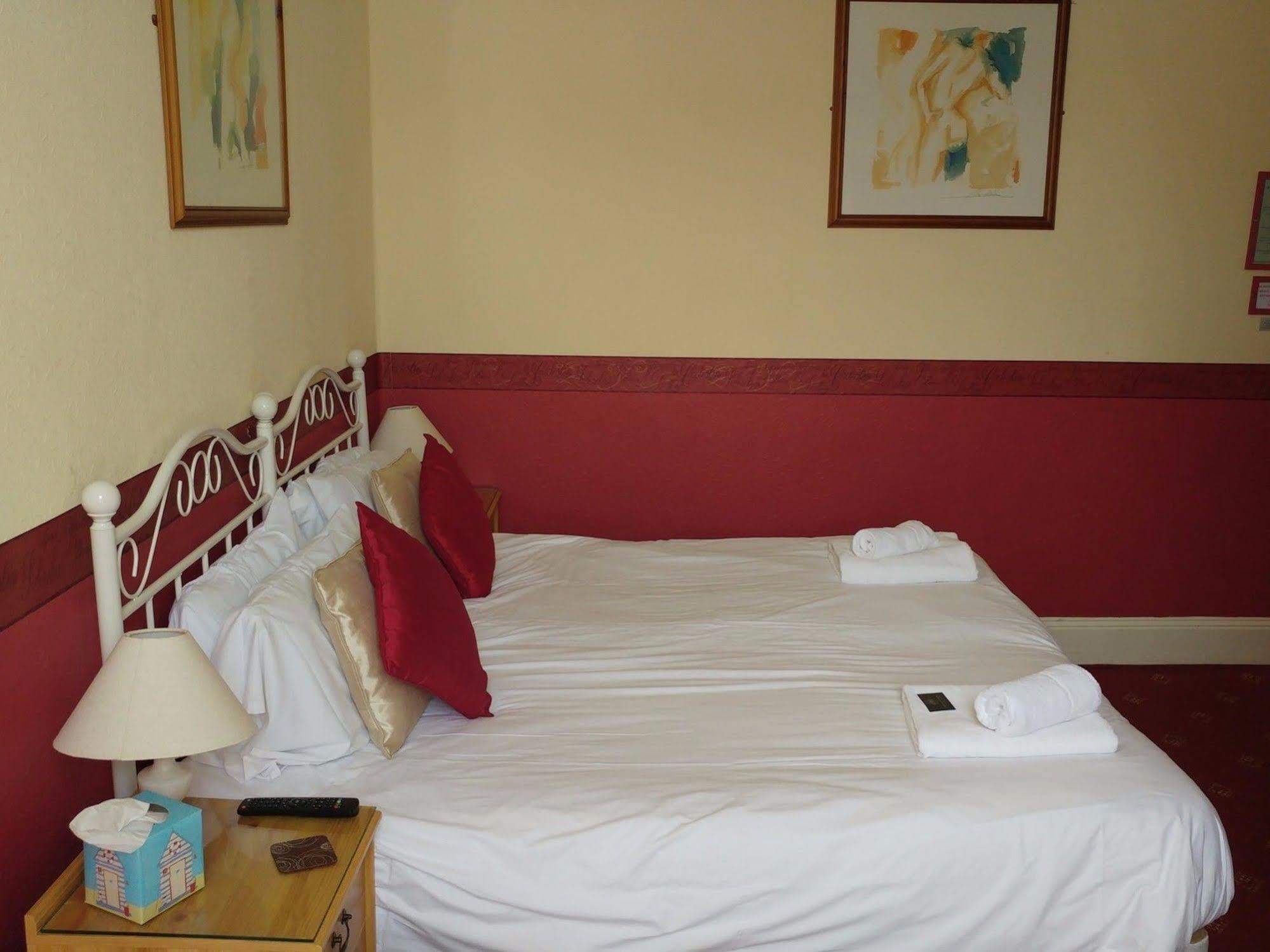 Heathcliff House B&B Exclusively For Adults Free Large Carpark 토키 외부 사진